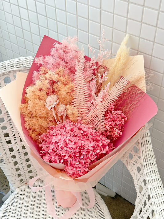How to Choose Between Fresh, Dried & Preserved Bouquets for Your Event