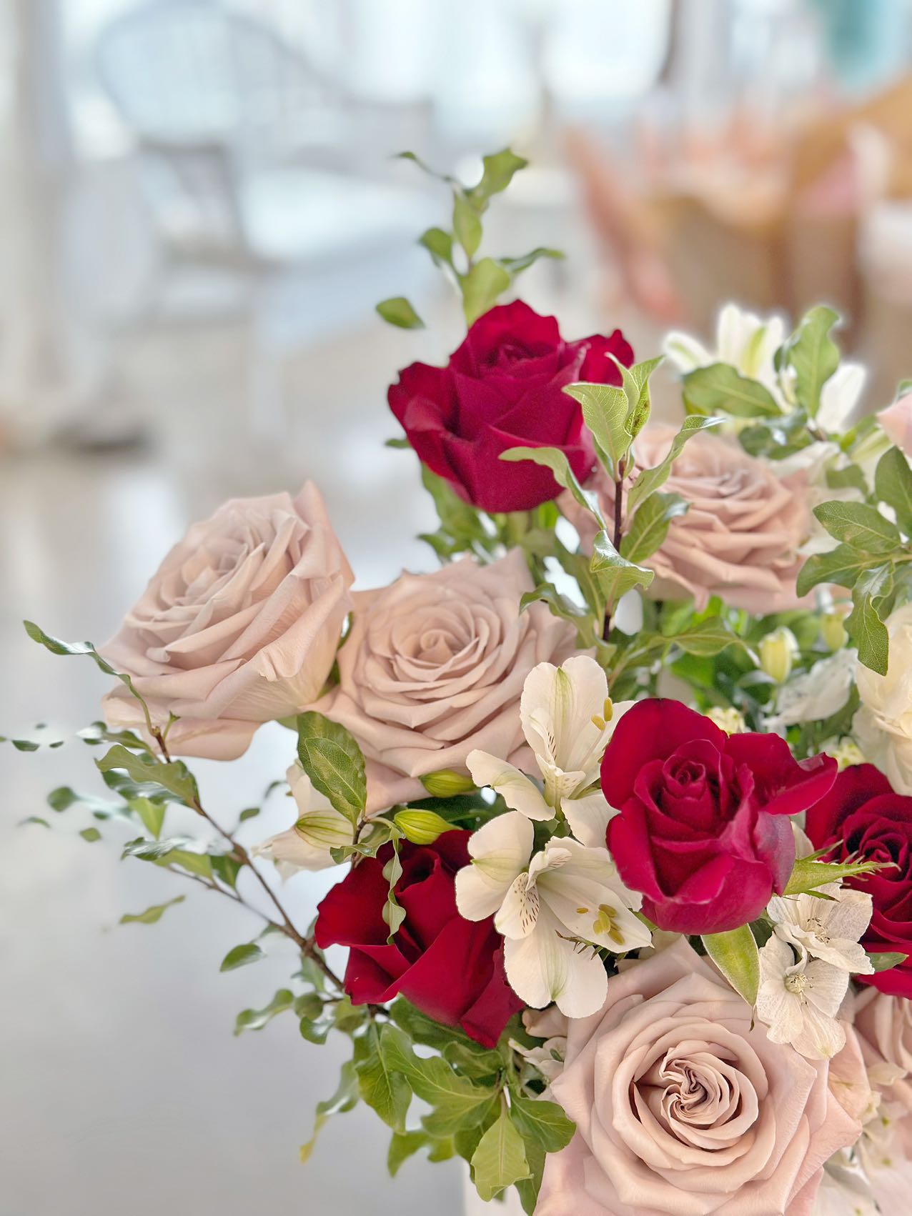 Manta and Red Roses Flower Bouquet