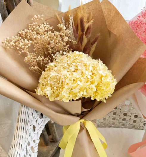 4 Amazing Benefits Of Having Flower Arrangements In Your Office